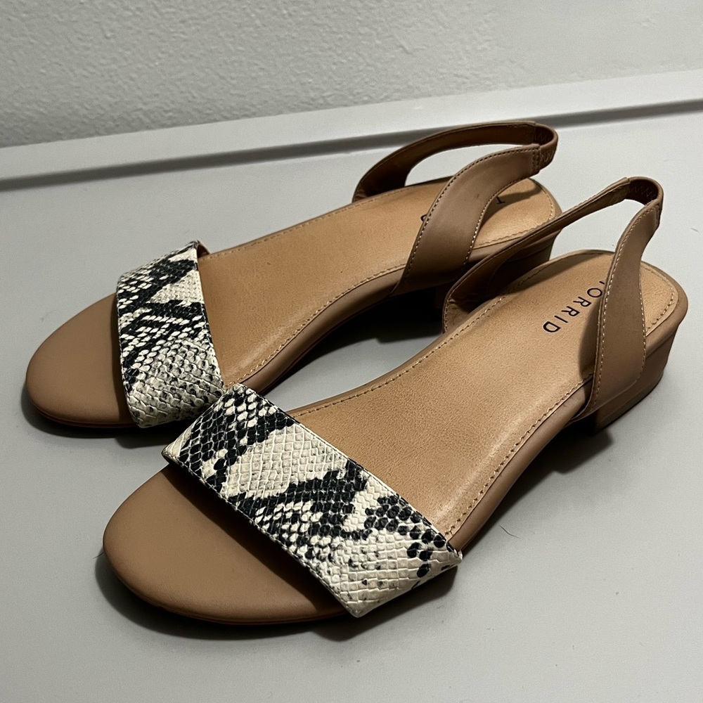 TORRID 8.5W-Snake-skin sling strap sandals